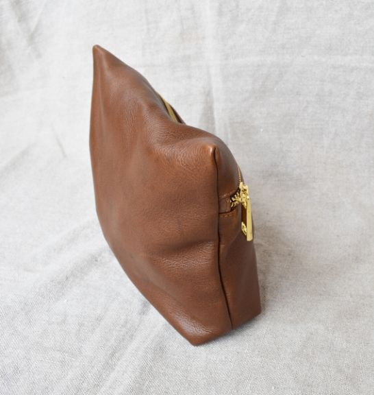 Medium Holdall Bag, made out of premium genuine leather. Proudly handcrafted by Journey Leather in South Africa.
