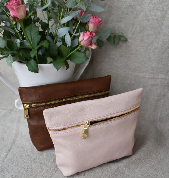 Medium Holdall Bag, made out of premium genuine leather. Proudly handcrafted by Journey Leather in South Africa.