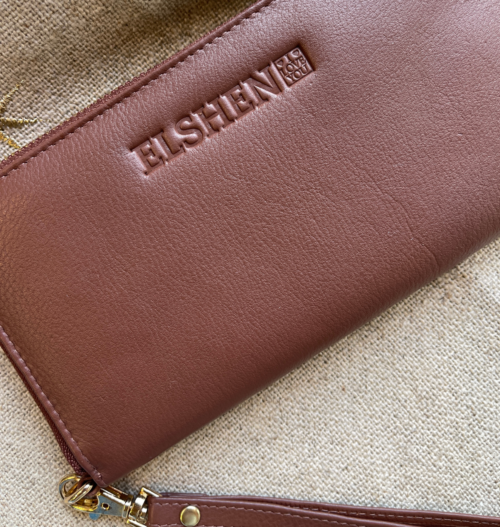 Journey Leather South Africa Genuine Leather Single Zip Purse with Personalisation. Plain Embossed finish, Classic font type in the Medium sized text.